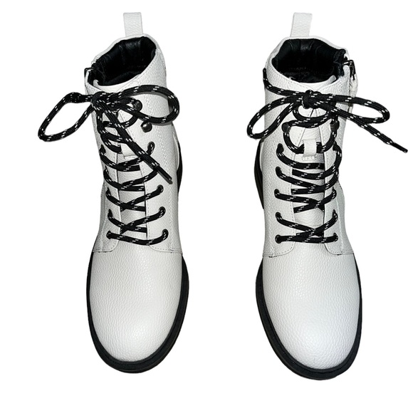 BareTraps Amysue White Ankles Boots Sz 8 - Picture 2 of 6